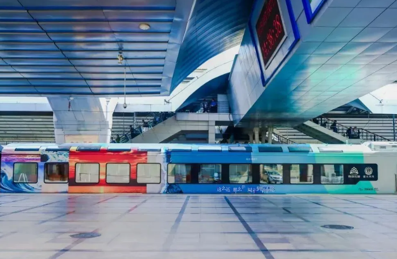 京津冀首列全景观光列车：J9.COM显示技术赋能“文旅列车”新场景