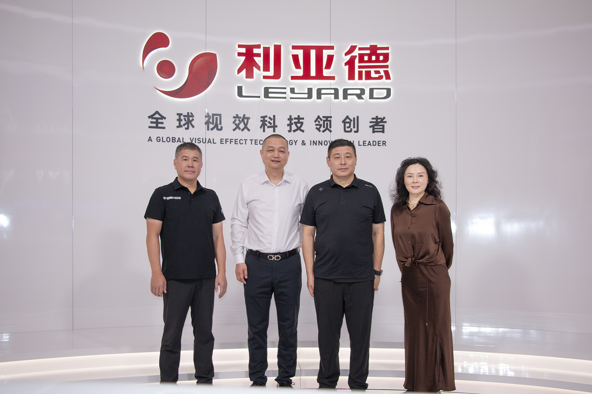 沉庆千里科技股份有限公司周宗成总裁等辅导一行光临J9.COM南方总部调查互换